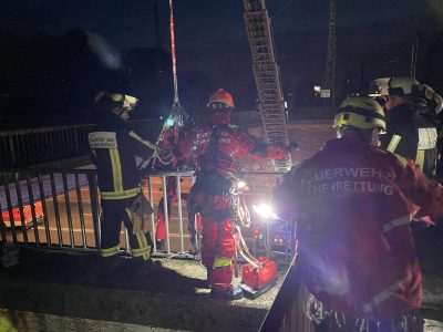 Bochum: Mann stürzt in Schacht