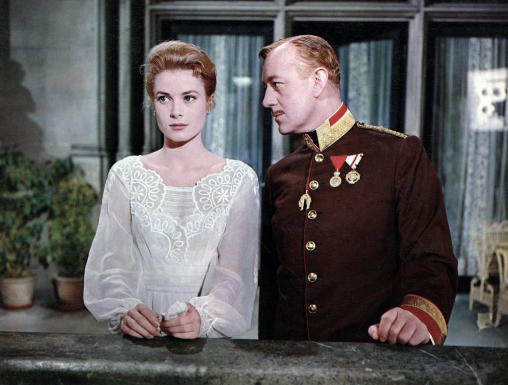 Grace Kelly ist im Film " Der Schwan" an der Seite von Alex Guinness zu sehen.