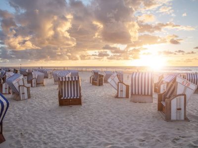 Eine Familie mit schwerbehindertem Sohn möchte auf Norderney Bus fahren und wird daran gehindert. Am Ende landet der Fall vor Gericht und die Familie muss zahlen.
