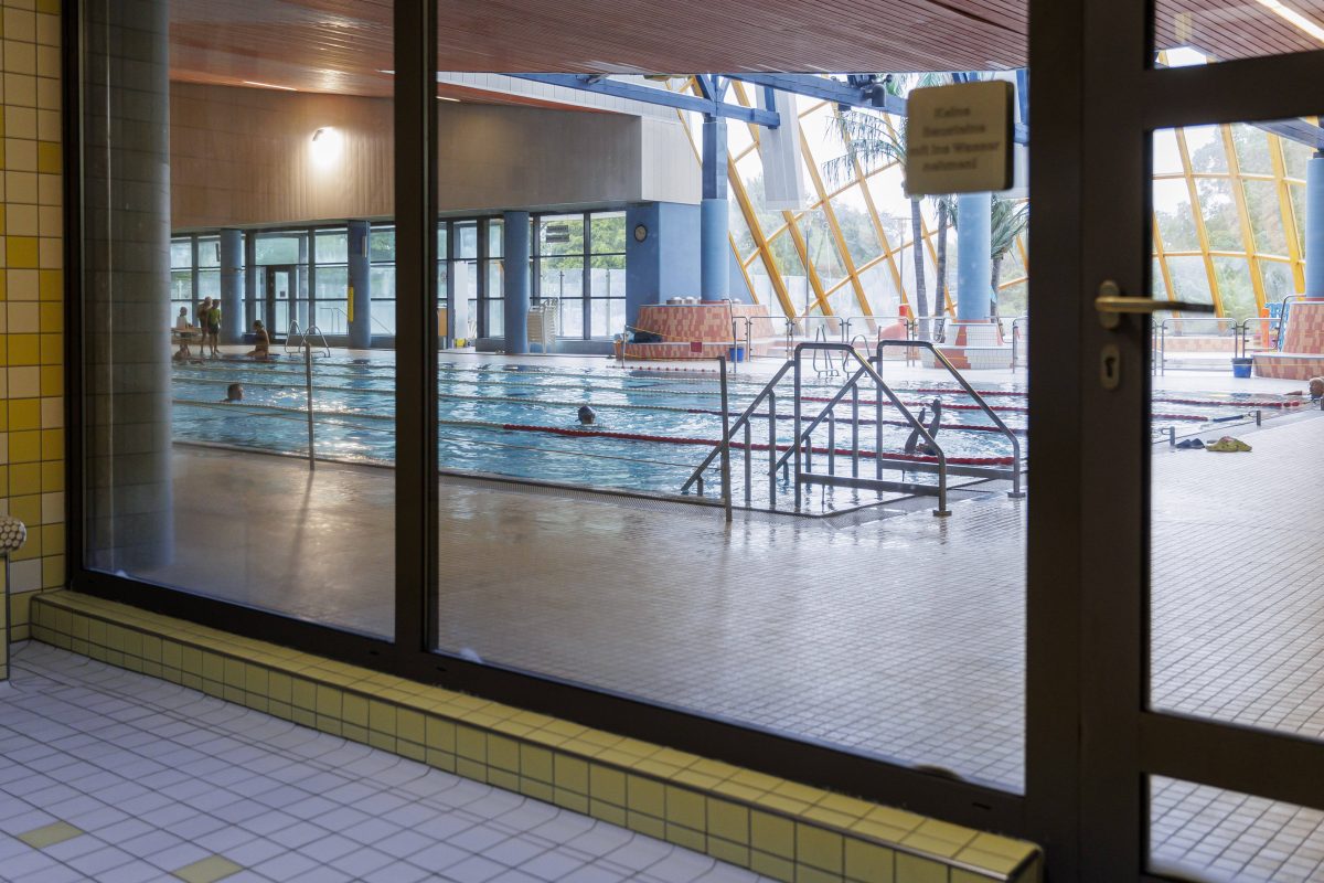 In einem Kölner Schwimmbad wurde eine 13-Jährige missbraucht. (Symbolfoto)