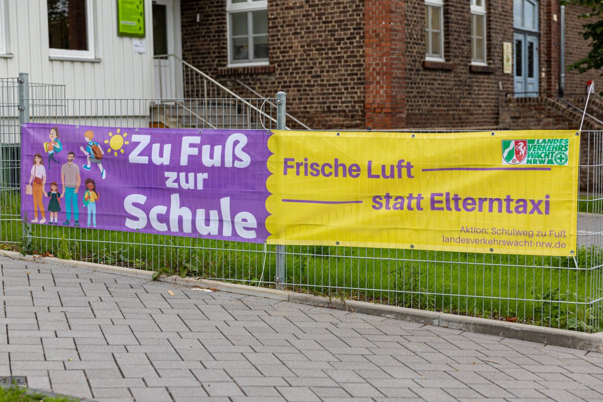 Eine Schule in Essen hat ein Problem mit "Eltern-Taxis". Jetzt nimmt sich die Politik dem Thema an und lässt Straßen sperren.