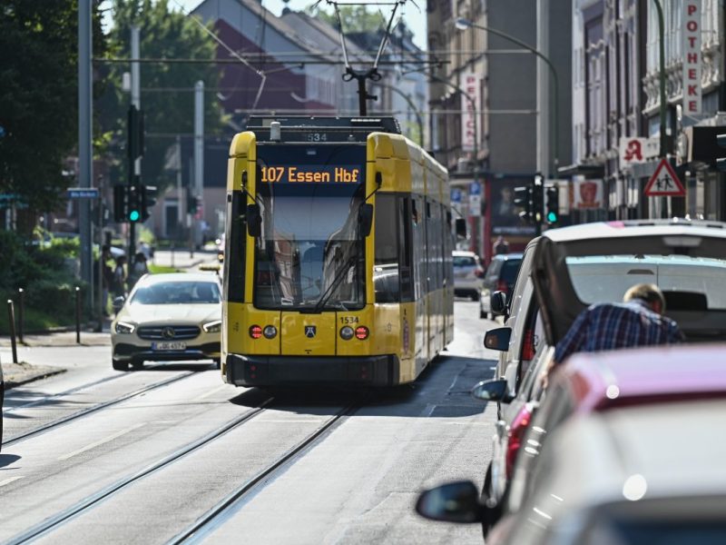 Ruhrbahn in Essen & Mülheim stellt Fahrpläne auf den Kopf – Pendler brauchen Nerven aus Stahl!
