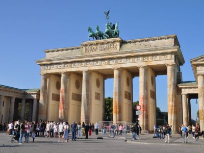 Das Brandenburger Tor in Berlin nach dem Farbanschlag