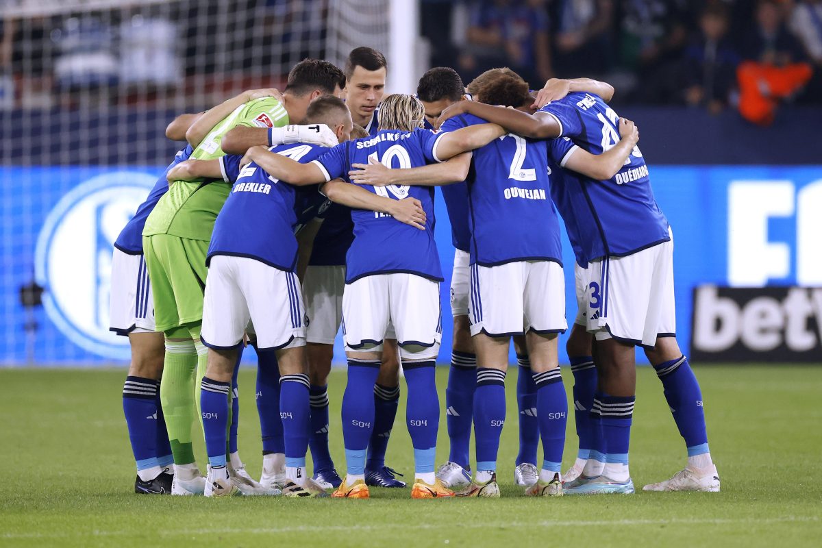 Die Mannschaft des FC Schalke 04 ist gegen den SC Paderborn gefordert.