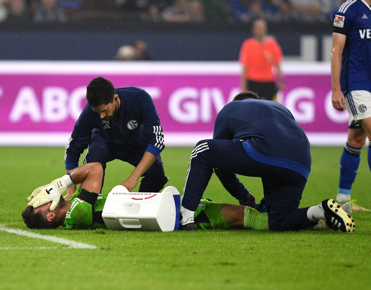 Schalke – Magdeburg: A shock for the star of season 04!  He left the field injured and crying
