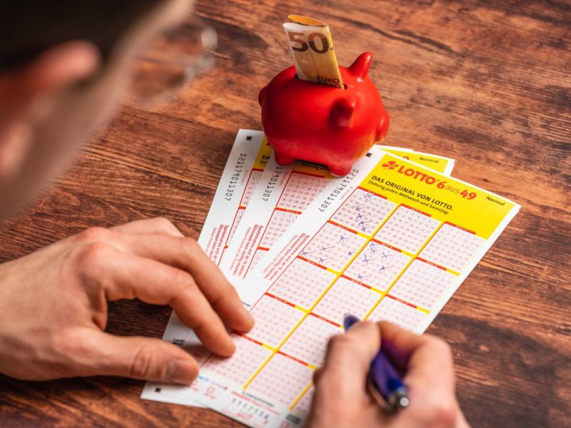 Lotto-Spieler sahnt ab – obwohl er alle Zahlen falsch tippt
