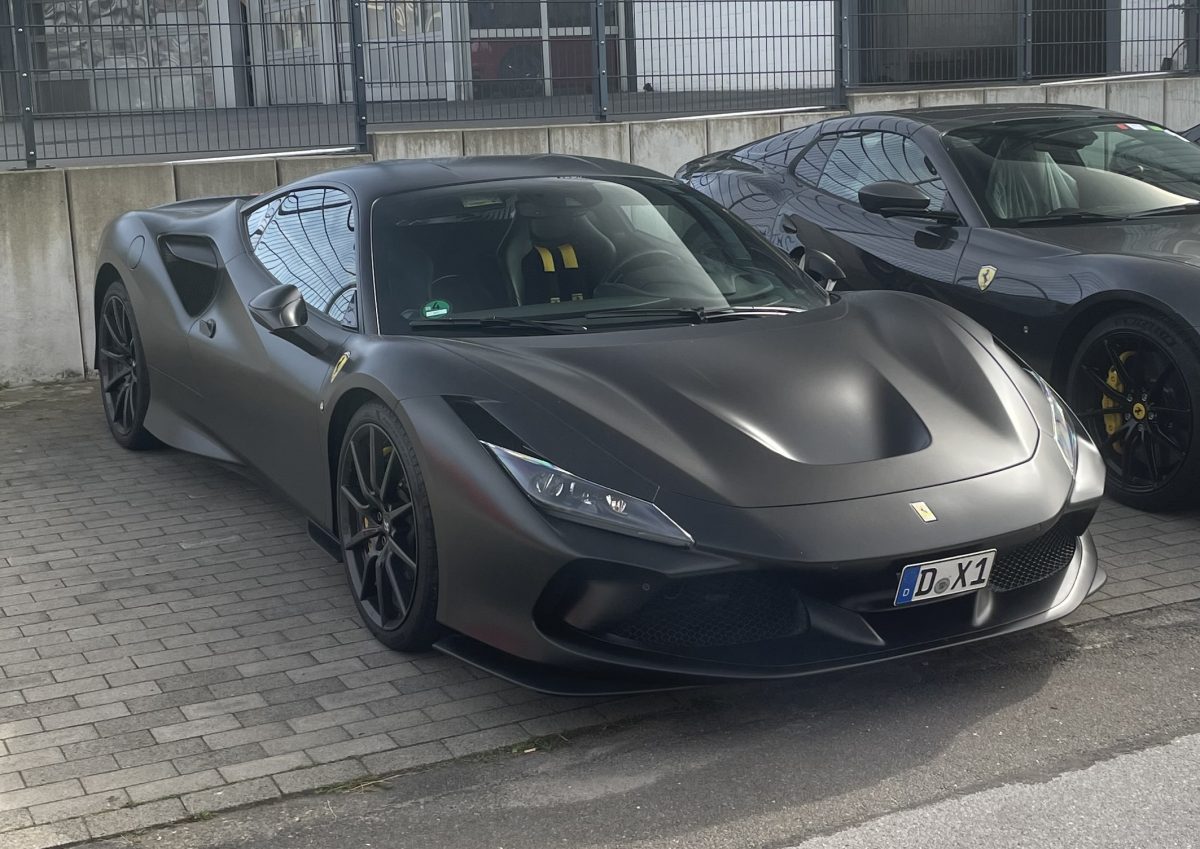In Essen klauten Unbekannte einen 300.000-Euro teuren Ferrari.