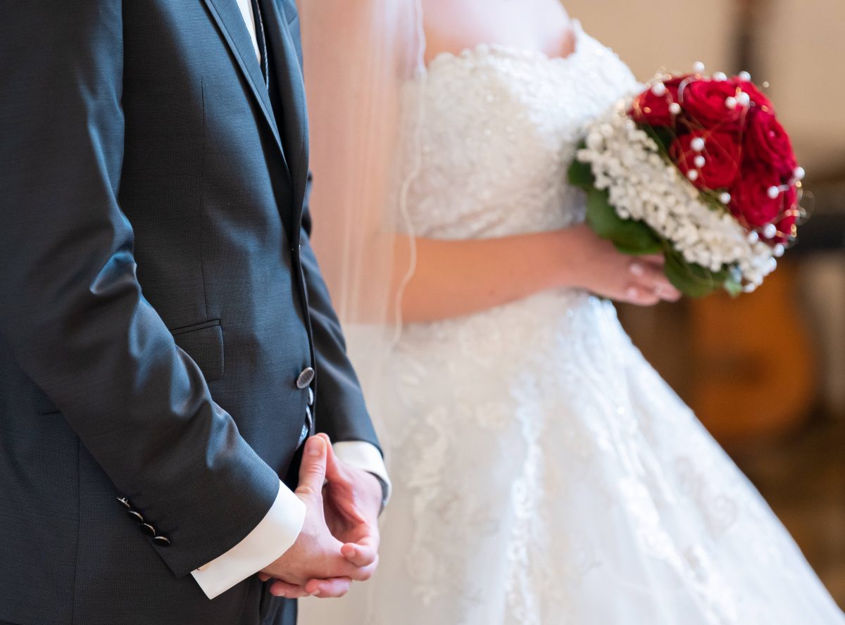Hochzeit: Braut kann nur hilflos zusehen – plötzlich haut ihre gesamte Familie ab