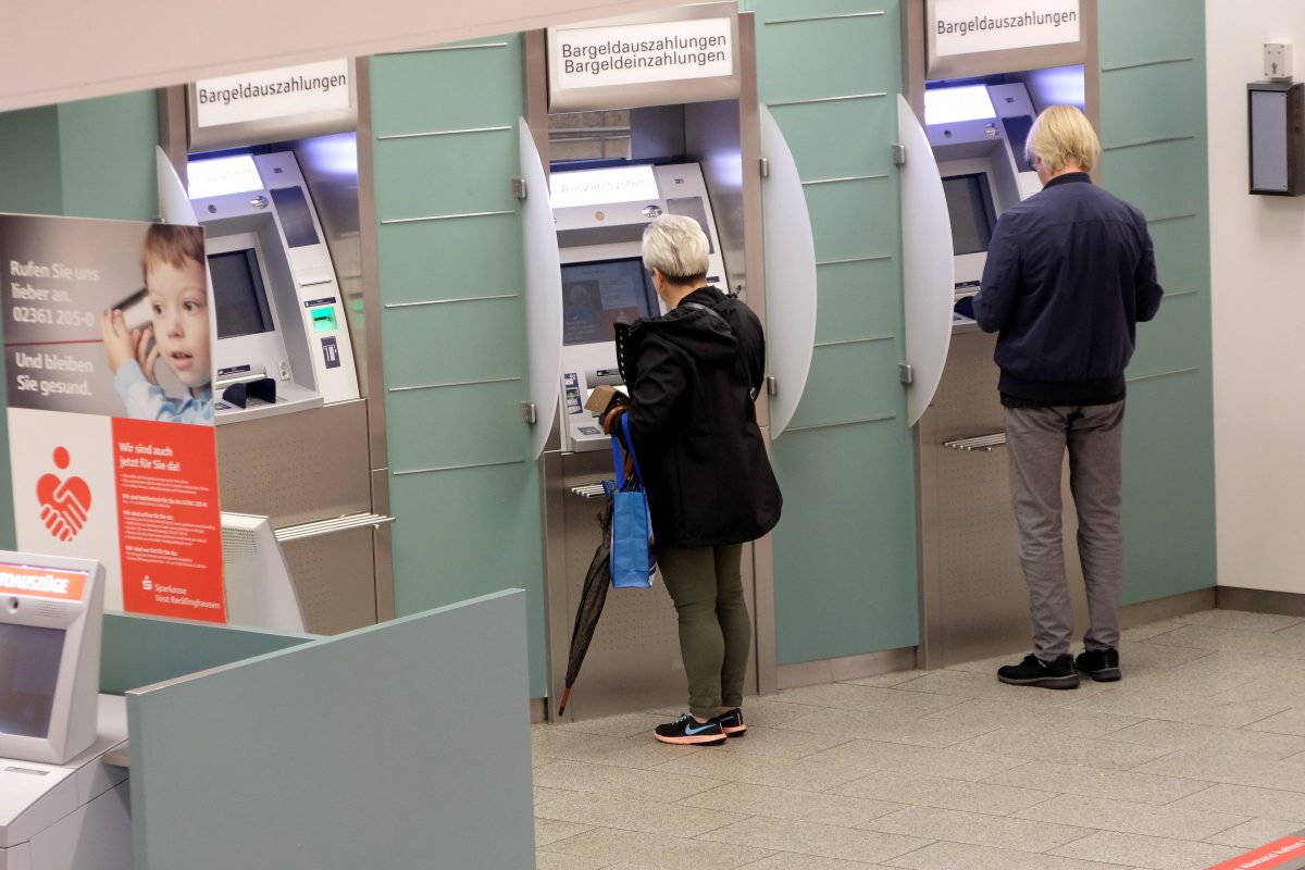 Eine Sparkasse in NRW erhöht die Gebühren.