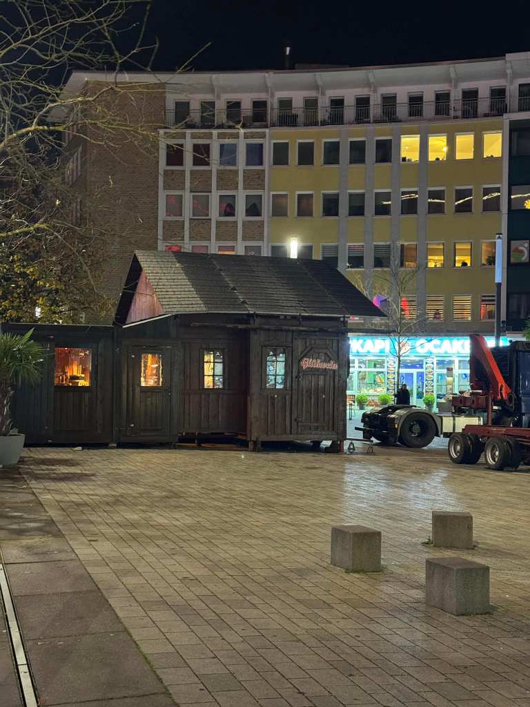 Der Weihnachtsmarkt Gelsenkirchen befindet sich im Aufbau.