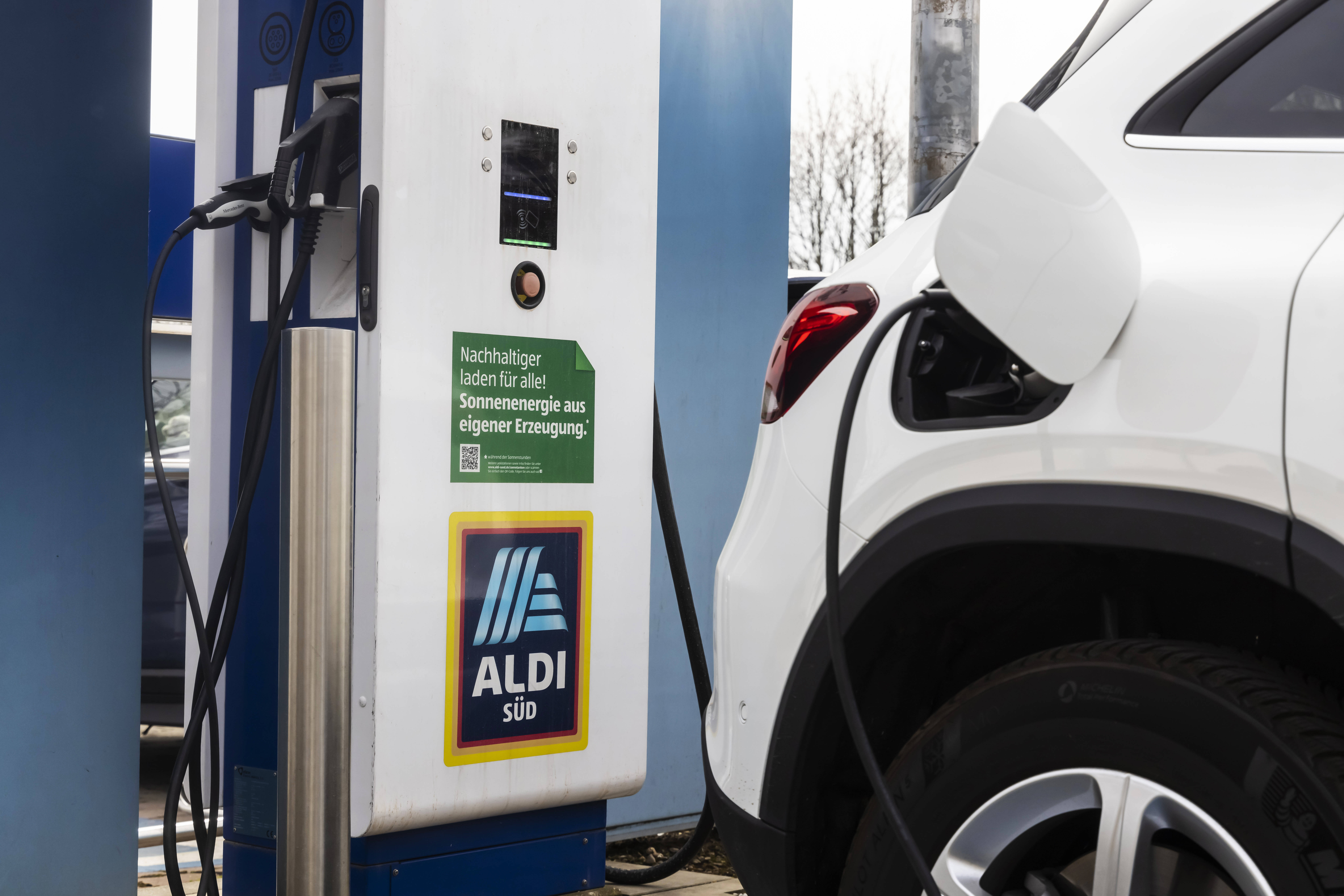 EAuto an Aldi Ladestation laden wie funktioniert das? DerWesten.de