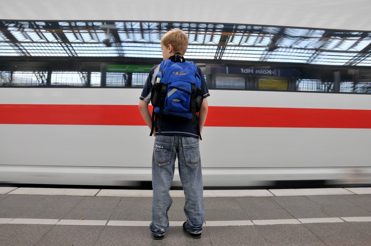 Deutsche Bahn: Schockstarre! Familie vergisst Kind (10) im Zug
