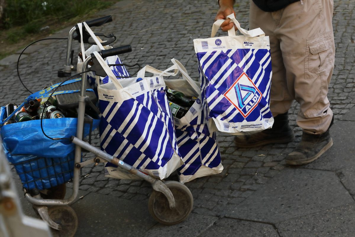 Aldi, Edeka, Kaufland und Co.: Große Änderung beim Pfand – was jetzt auf Kunden zukommt