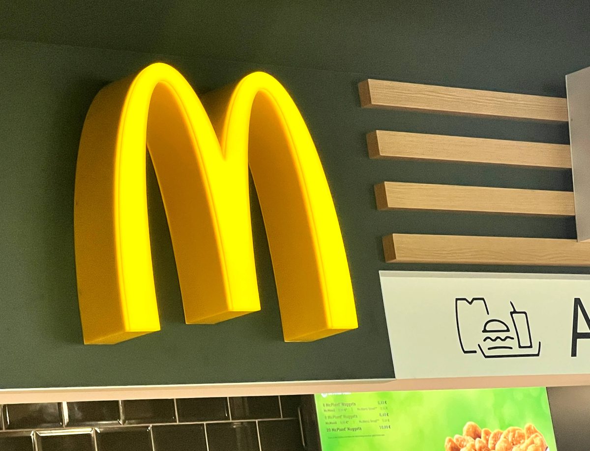 McDonald's möchte zukünftig mehr Schnellladestationen für E-Autos anbieten.