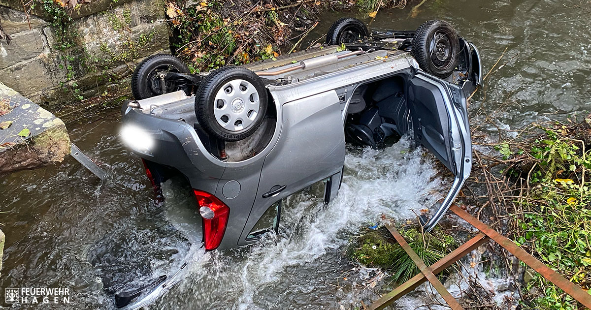 NRW: Tödliches Unfall-Drama! Frau stürzt mit Auto in Bach