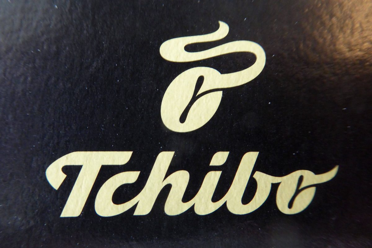 Tchibo schreibt rote Zahlen und verabschiedet sich deswegen von beliebten Geschäftssparten.