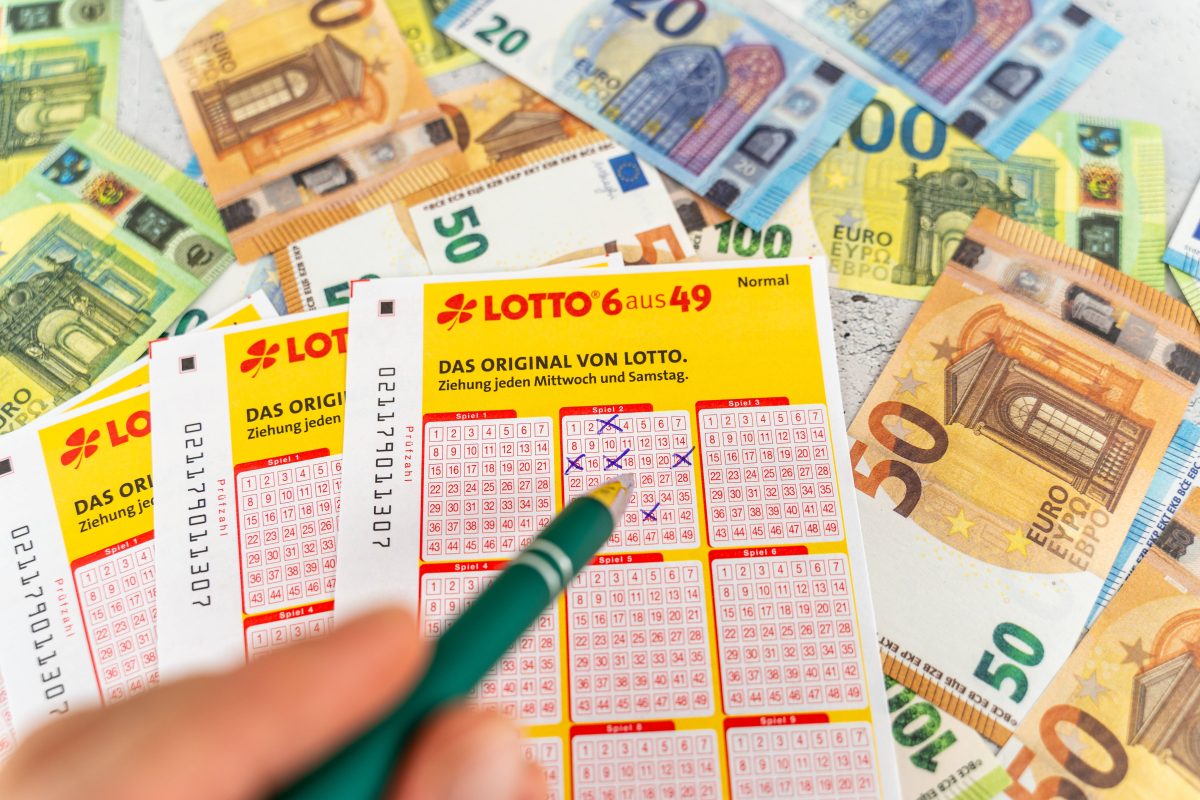 Lotto-Spieler knackt nach Panne den Mega-Jackpot.