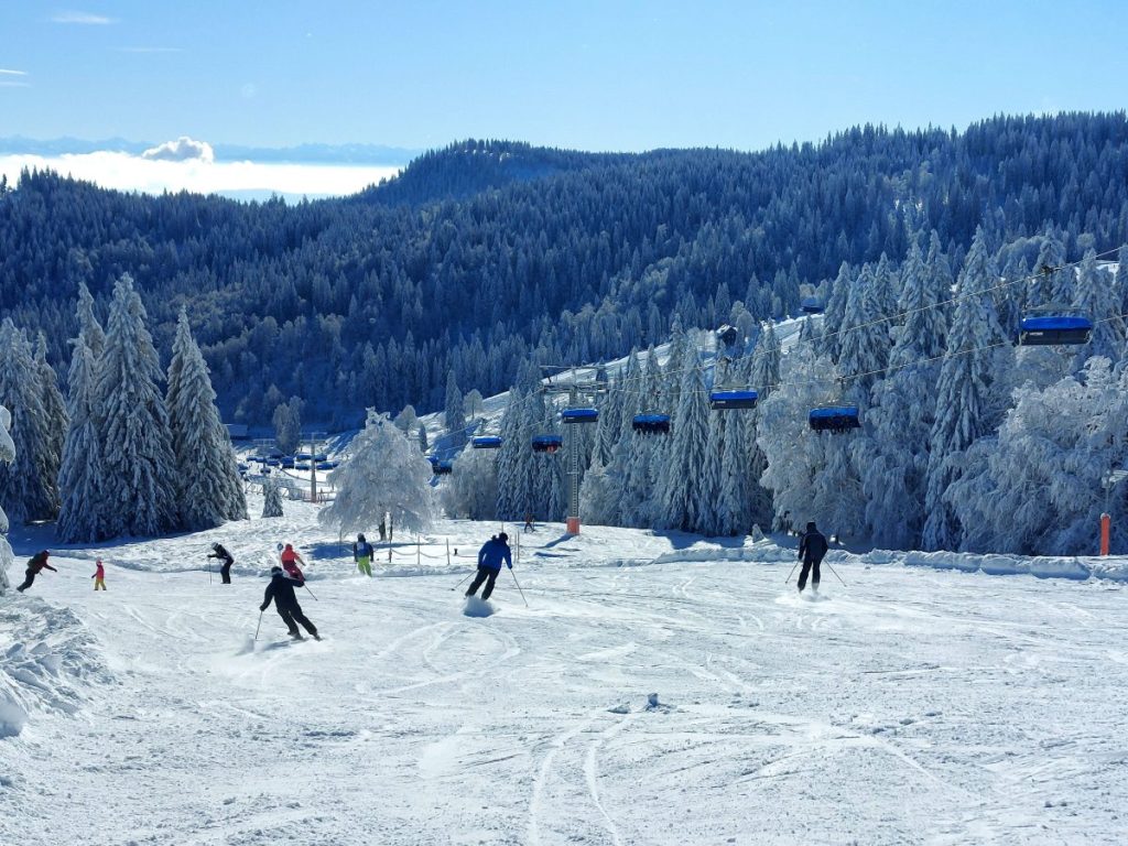 Der Feldberg ist der höchste Berg des Schwarzwaldes und perfekt für alle Ski-Fans und begeisterte Winterurlauber.