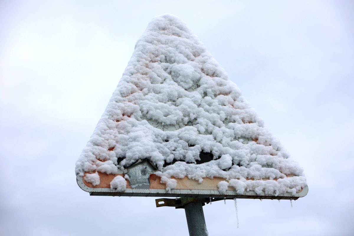 Verkehrszeichen gelten nicht mehr bei Schnee? Was steckt dahinter