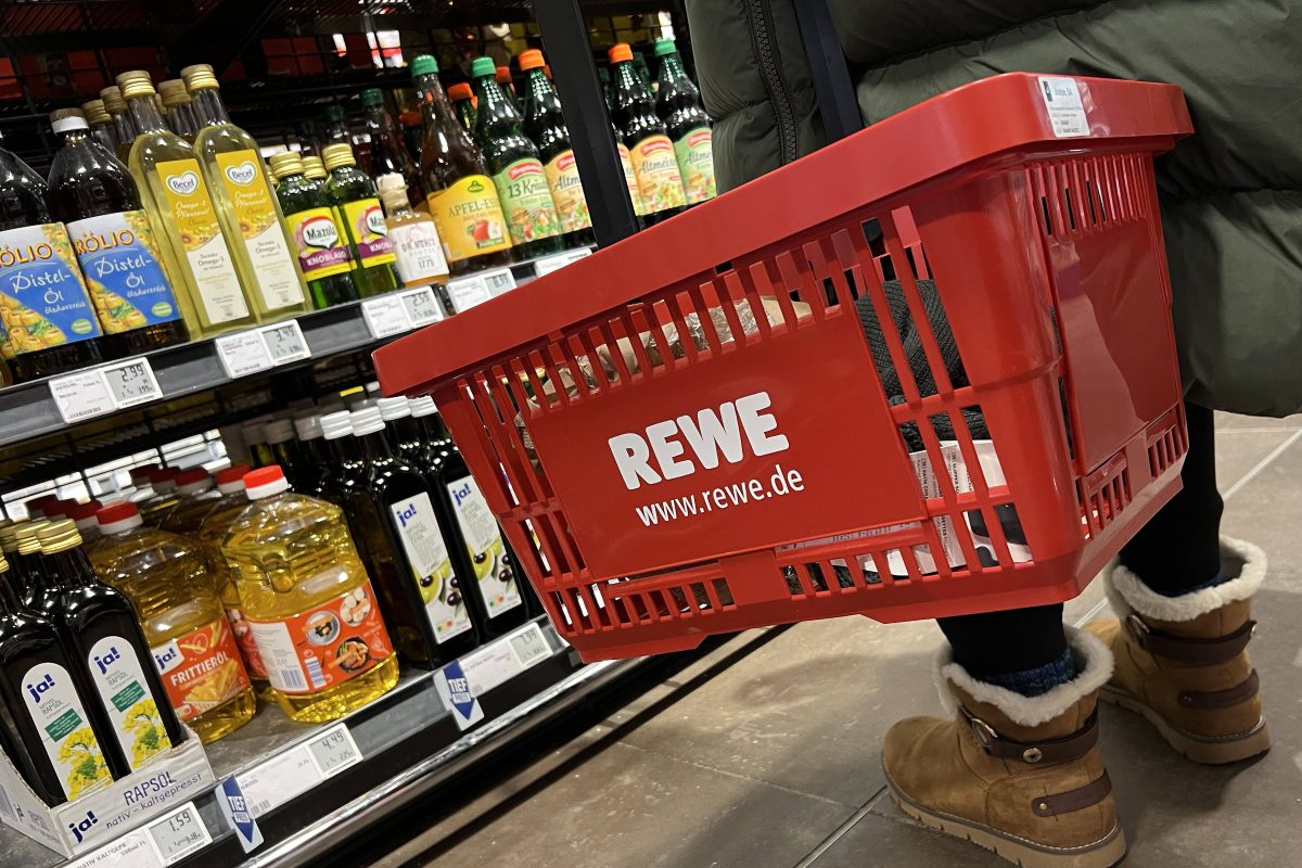 Rewe: TV-Promi Chris Grey kriegt Ärger und wird von Security rausgeworfen.