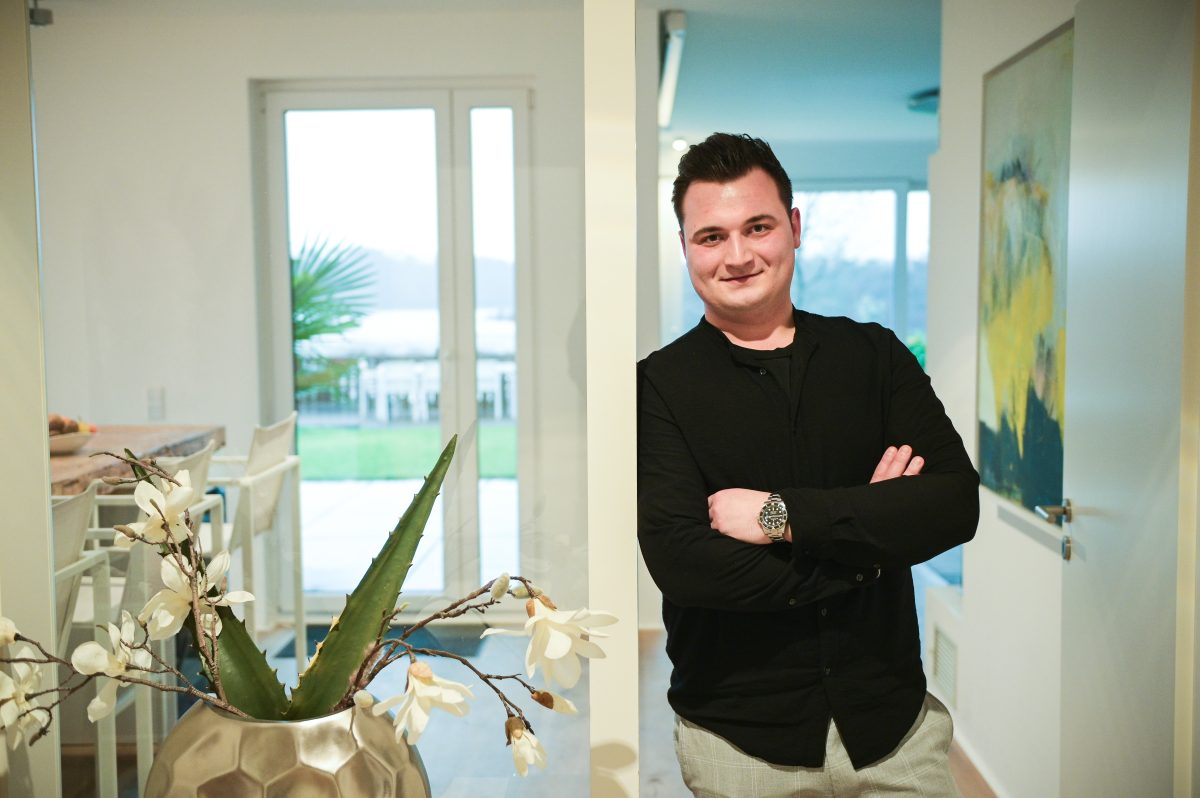 Finn Siegler verwaltet eine Luxus-Immobile am Baldeneysee.