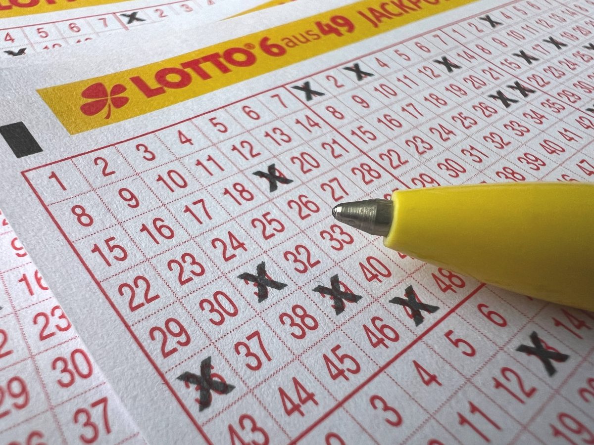Lotto: Gewinner kauft Kontroverses nachdem er den Jackpot geknackt hat