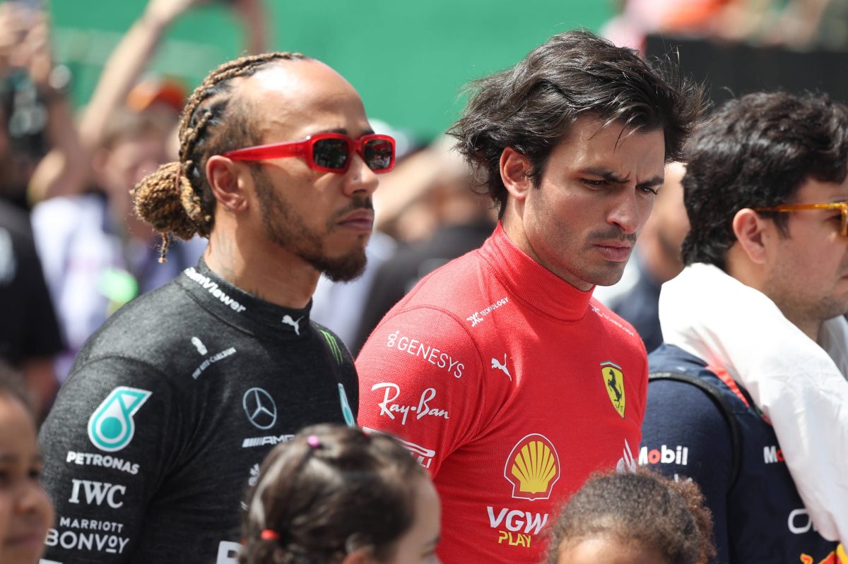 Kämpften in der Formel 1 bis zum Ende um den Vizetitel: Carlos Sainz (r.) und Lewis Hamilton.