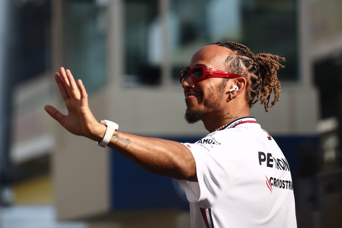Lewis Hamilton hat in der Formel 1 mal wieder Zoff mit Red Bull. Jetzt schickt er eine versteckte Botschaft.