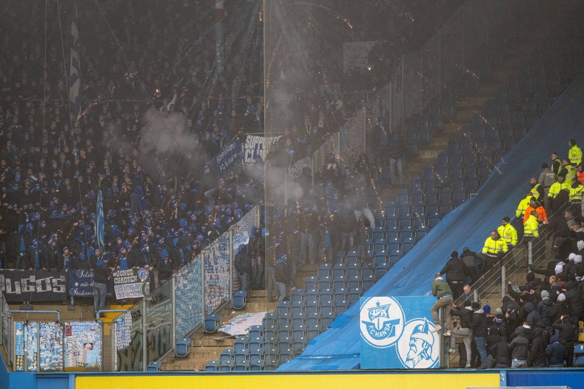 FC Schalke 04: Rostock wütend über Randale – droht dem S04 ein Nachspiel?