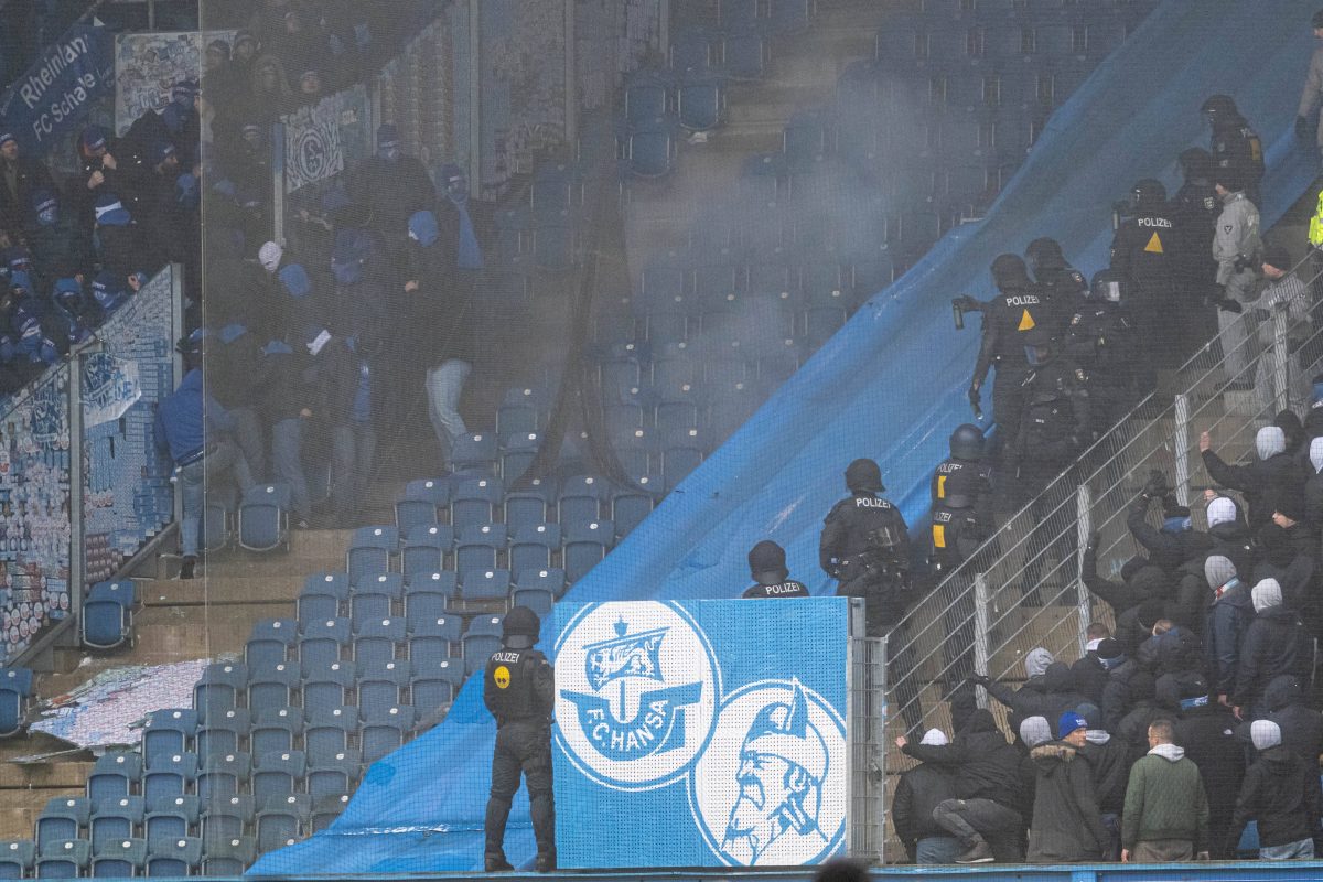 FC Schalke 04: Sky-Kommentator entschuldigt sich nach Rostock-Krawalle bei Fans – “Falsche Schlüsse gezogen”