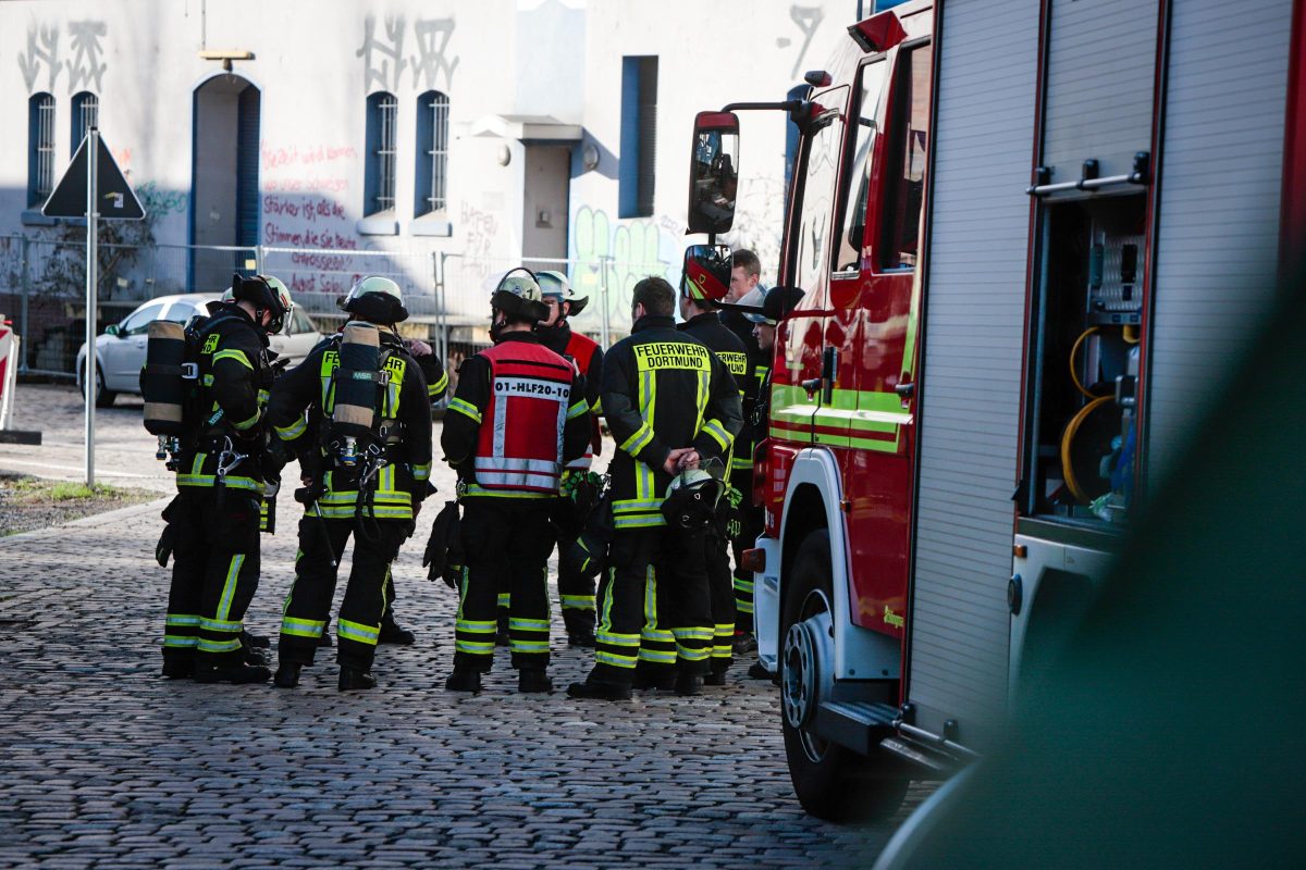 Feuer im Dortmunder Hafen auf der Speicherstraße.
