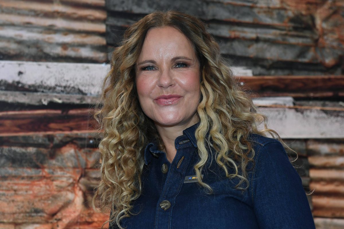 RTL-Star Katja Burkard bekommt Ã¶ffentlich eine Nachricht von einem Mann.