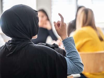 Eine Lehrerin berichtet vom Islamismus an NRW-Schulen.