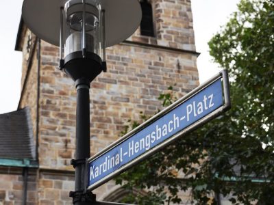 Essen: Straßenschild-Änderung "Kardinal Hengsbach-Platz
