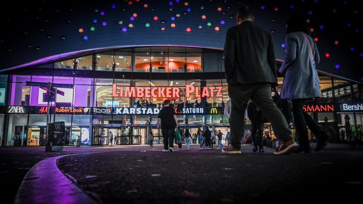 Limbecker Platz in Essen announces a new opening – customers panic