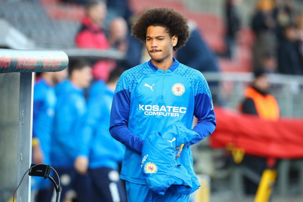 Das Hinspiel gegen den S04 verpasste er verletzungsbedingt. Nun scheint er rechtzeitig wieder fit zu sein: Sidi Sane.