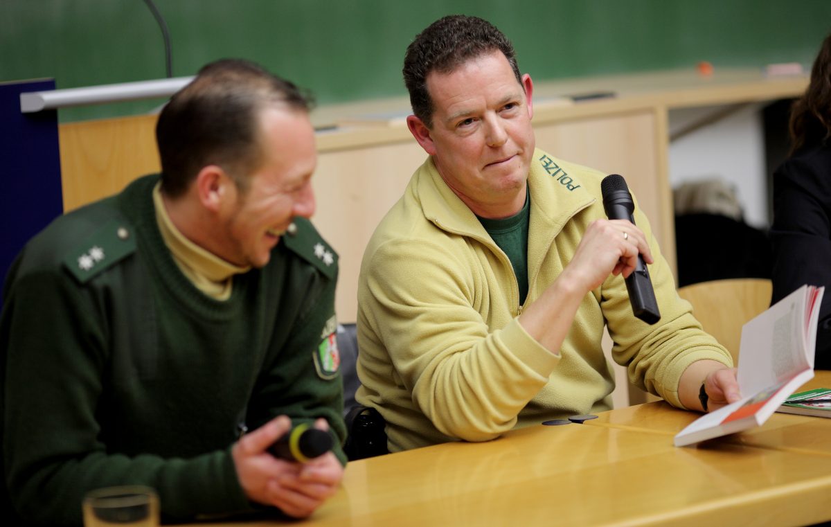 Torsten Helm alias "Toto" (rechts) hängt den Polizei-Job an den Nagel.