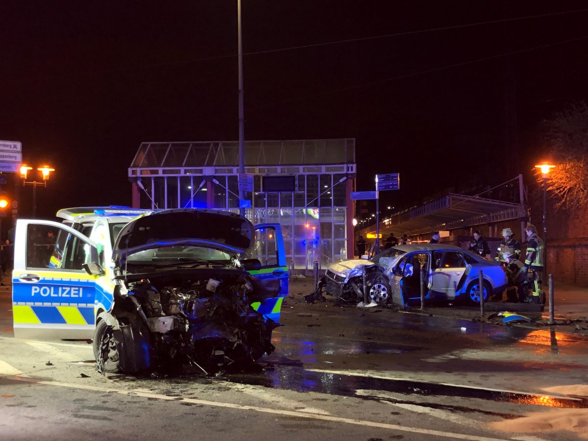 Essen: Horror-Crash mit Polizei-Wagen ++ Neue Details