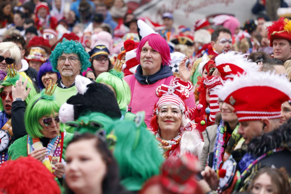 Karneval in NRW trifft auf Grippewelle. Ein Arzt mit dringender Warnung.