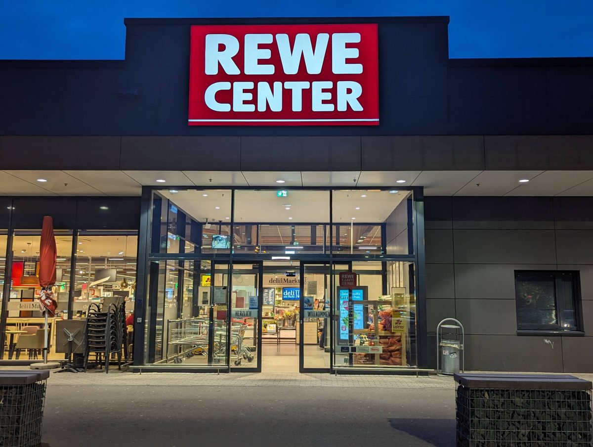 Rewe zieht die Reißleine: Rewe-Bus vor dem Aus.