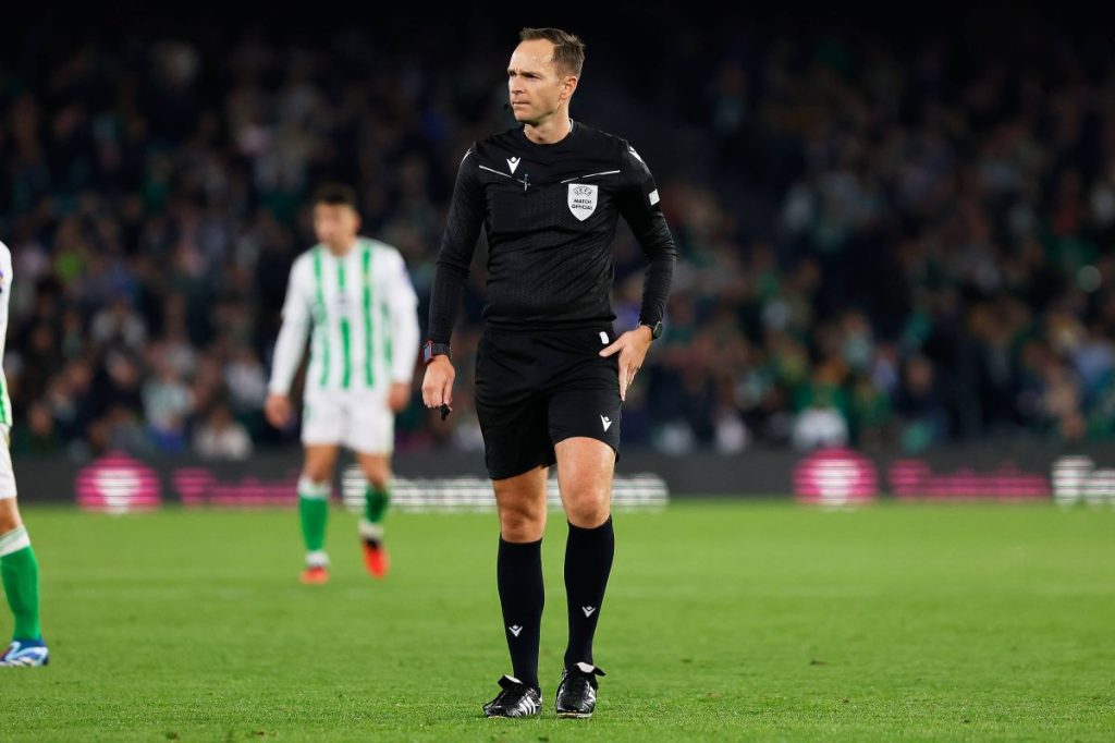Srdjan Jovanovic ist der Schiedsrichter im Achtelfinale.