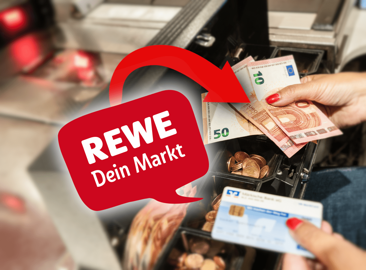 Rewe Logo vor Bezahlvorgang an der Supermarktkasse.