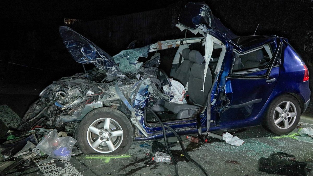 Schrecklicher Unfall auf der A3 bei Oberhausen - Autofahrer in Lebensgefahr.