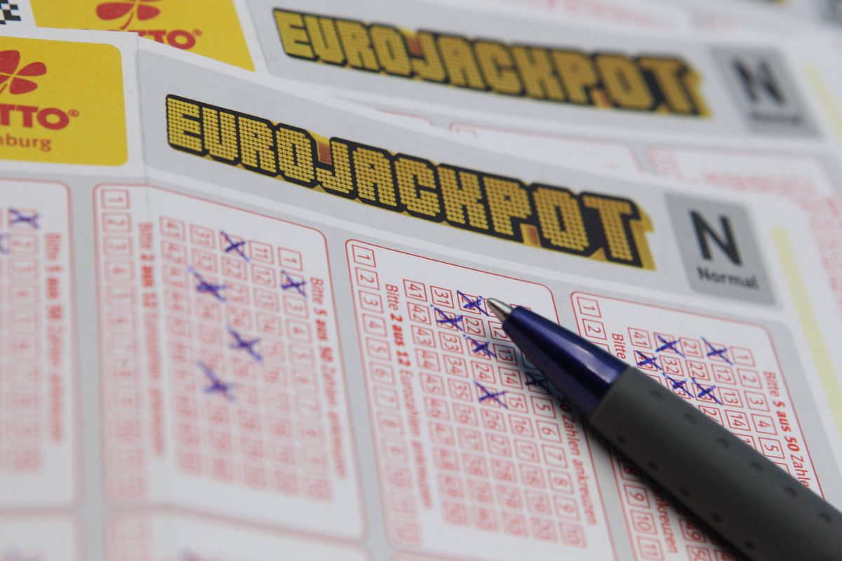 Lotto-Spieler gewinnen Jackpot und müssen um ihr Leben bangen