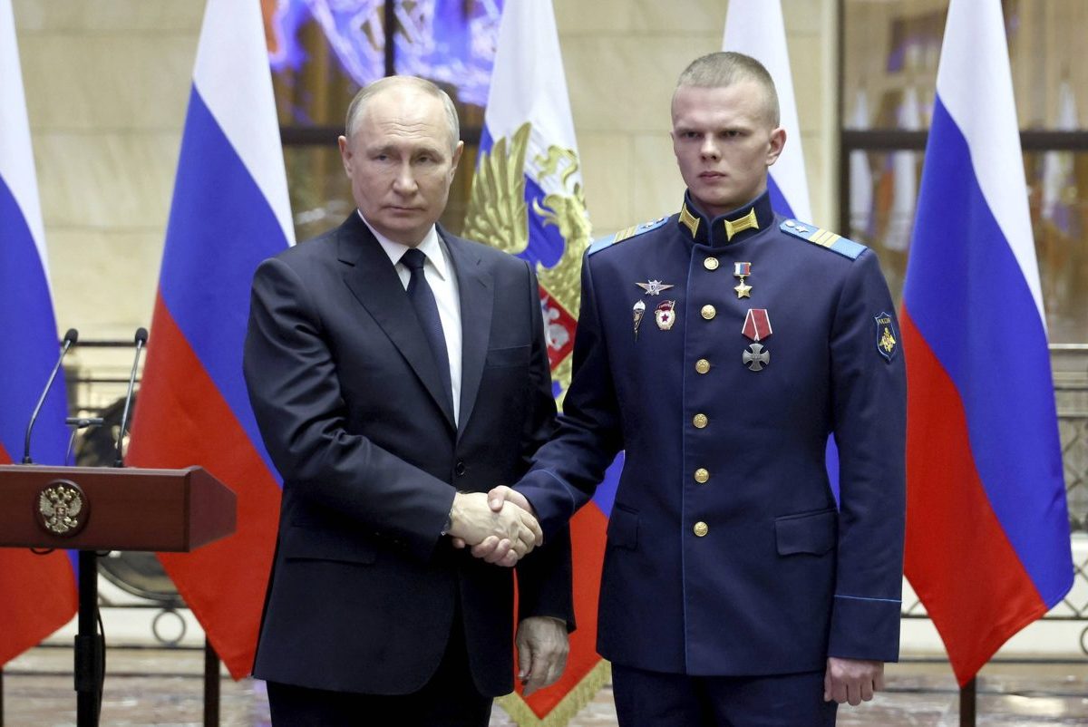 Putin: Lächerliche Wahlbeteiligung bei der Armee – „Hoffe, die haben ein hieb- und stichfestes Attest“
