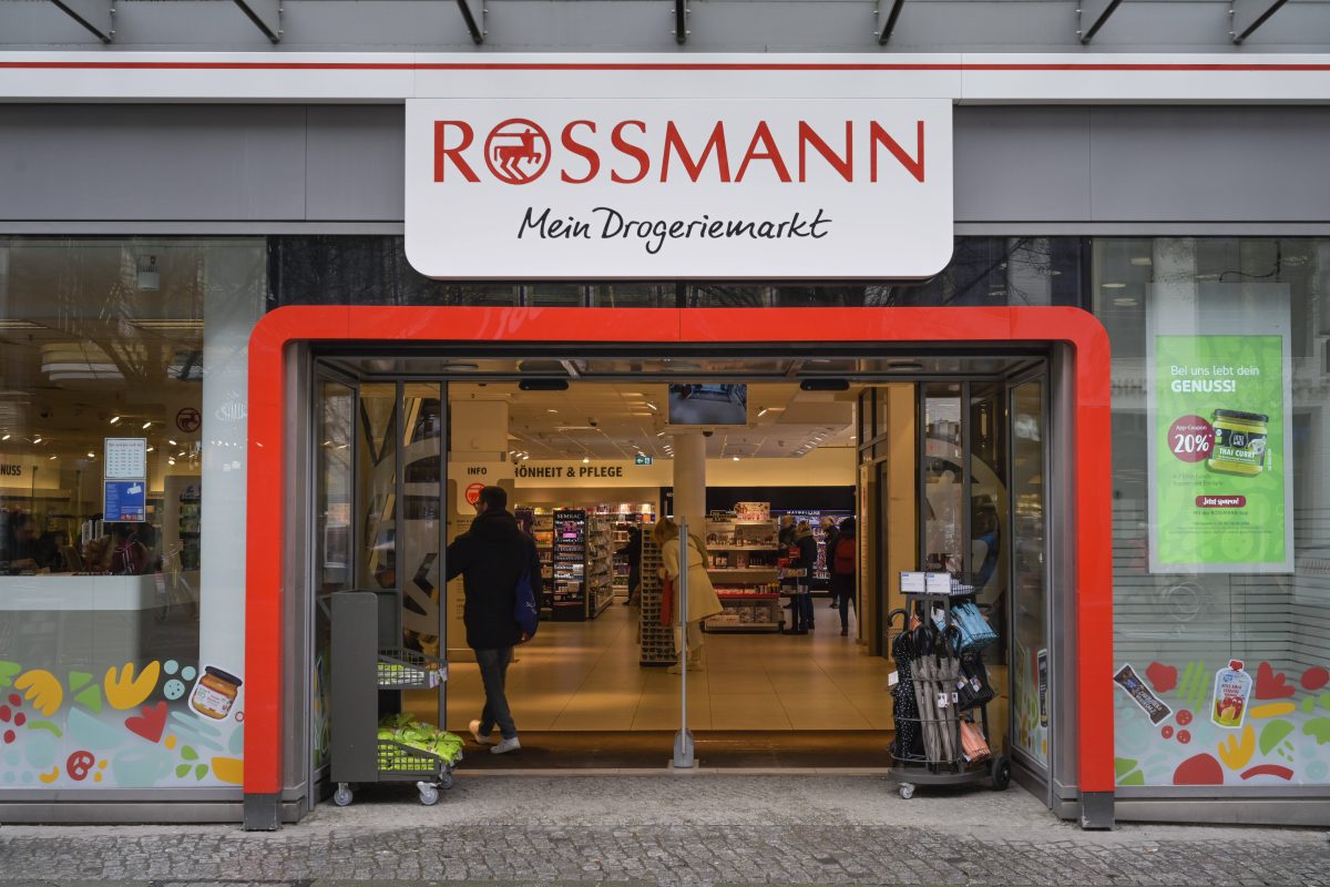 Als ein Kunde bei Rossmann im Ruhrgebiet dieses Produkt entdeckt, ist er fassungslos.