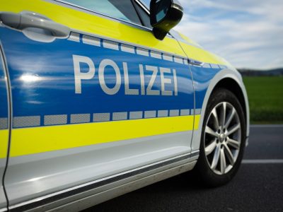 Duisburg: Männergruppe misshandelt zwei Jugendliche.