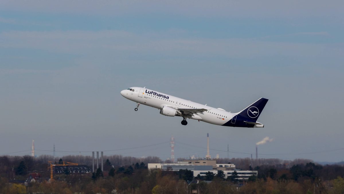 Lufthansa: Flugzeug muss in Griechenland notlanden.