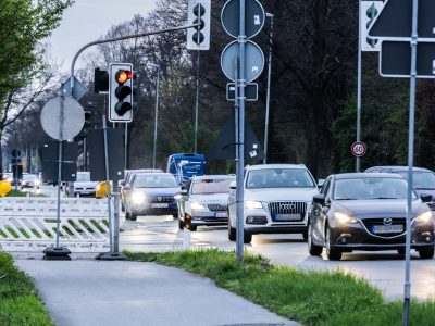 Verkehr: Über gelb fahren kostet Bein Bußgeld