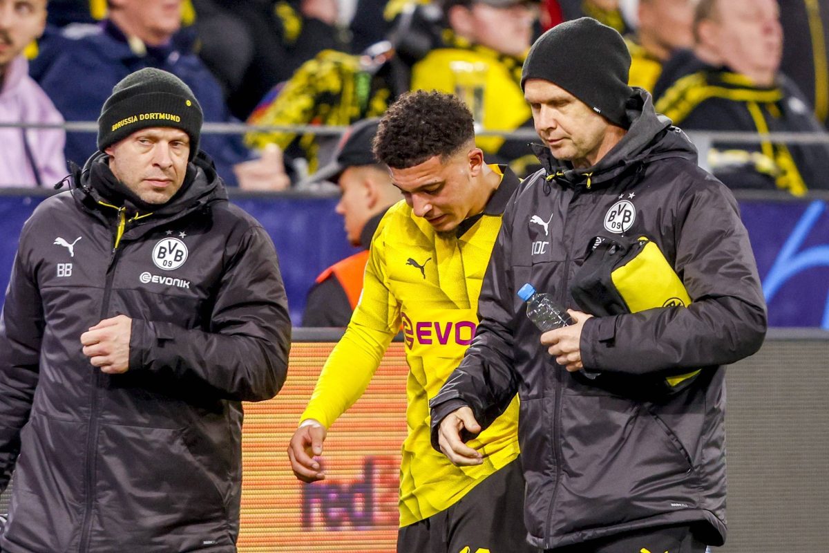 Jadon Sancho musste verletzt vom Feld.